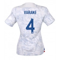 Billiga Frankrike Raphael Varane #4 Borta fotbollskläder Dam VM 2022 Kortärmad